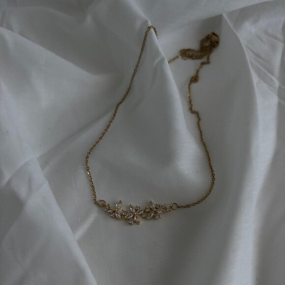 Flower Necklace - Picture 2 of 2